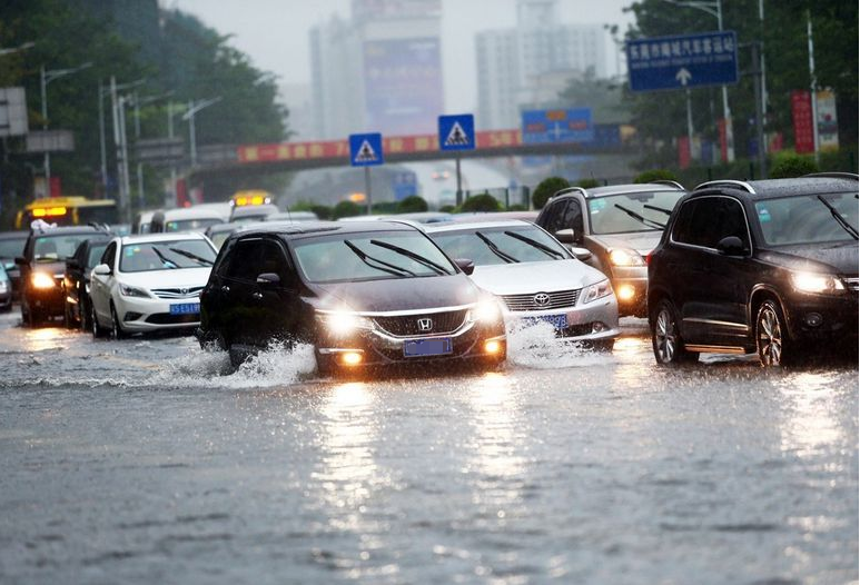 汽車進(jìn)水